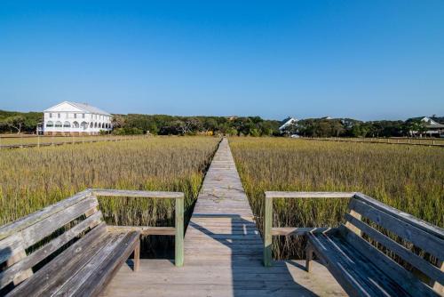 Pawleys Island House | Ocean Breezes Historic Home with Creek Dock