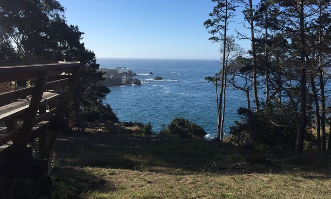 Jenner House | Ocean Cove House on Highway One. Large open yard above the Pacific Ocean