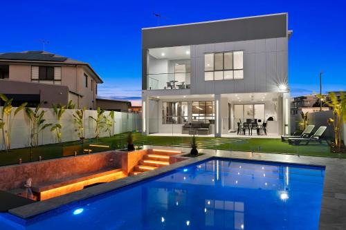 Bongaree House | Ocean Escape - Majestic, Luxurious Canal Home