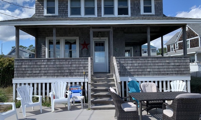 Camp Ellis Cottage | Ocean front 4 Bedroom/2 Bath cottage