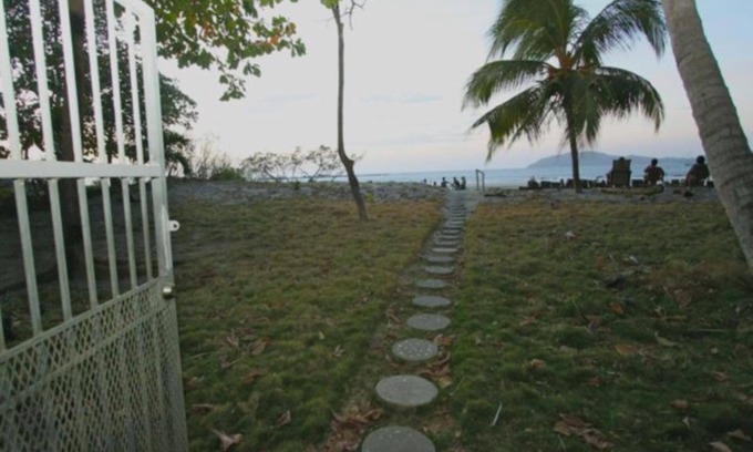 Rio Seco House | OCEAN FRONT BEACH HOME SLEEPS 4-SURF VIEW AND MONKEYS IN THE TREES