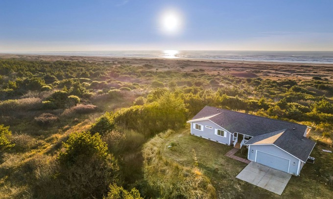Ocean City House | Ocean Front. Clamming. Game Room. Large Deck.