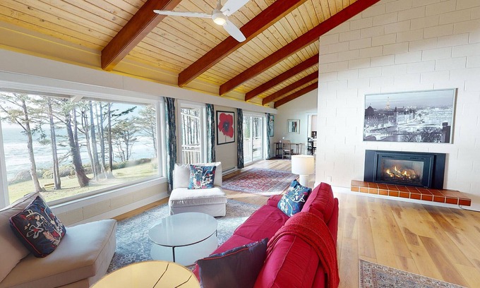 Oregon Coast House | Ocean Front! Estate House with 3 Units Sleeps 12!