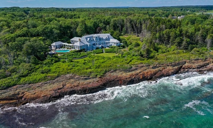 Higgins Beach House | Ocean front estate. 15 min to Portland.