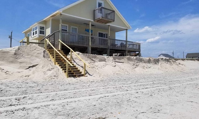 Surf City Cottage | Ocean Front Get Away on Topsail Island