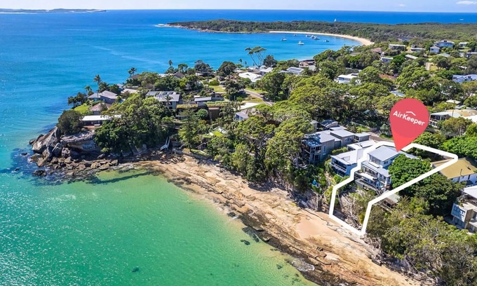 Bundeena House | Ocean Front Luxury The Lambeth Walk