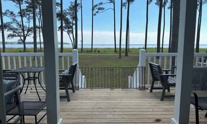 Melrose on the Beach House | Ocean-Front Pet-Friendly Cottage in Daufuskie