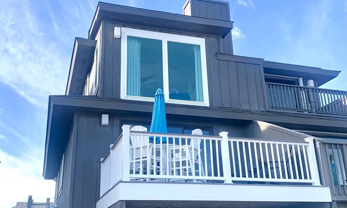 Wrightsville Beach House | OCEAN FRONT 3BR, GREAT LOCATION, STEPS TO THE BEACH, PERFECT FOR FAMILIES!