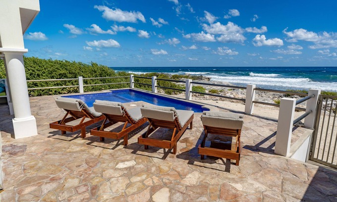 Isla Mujeres Villa | Ocean front villa located on the beach
