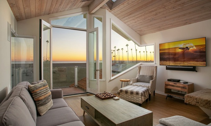 Balboa Peninsula House | Ocean Front with Roof Top Deck, Bikes, Paddle Boards . . . EV Charging outlet