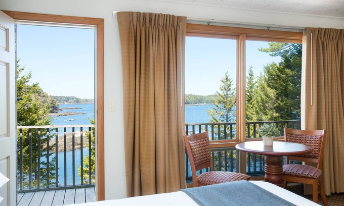 Isle of Springs Hotel | Ocean Gate Resort