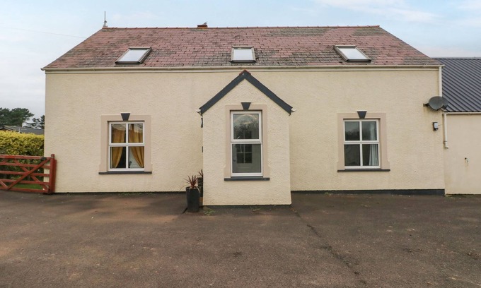 Hasguard Cross Cottage | OCEAN HOUSE, pet friendly, character holiday cottage in Broad Haven