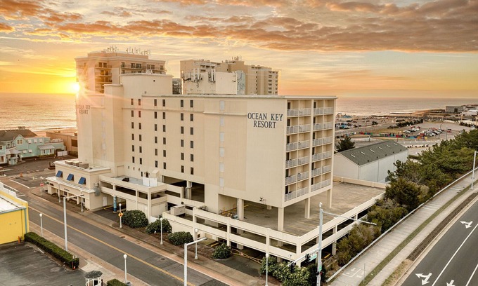 Northeast Virginia Beach Resort | Ocean Key Resort 2BR Unit – Steps from Beach, Kitchen, 2 Bathrooms, Sleeps 6