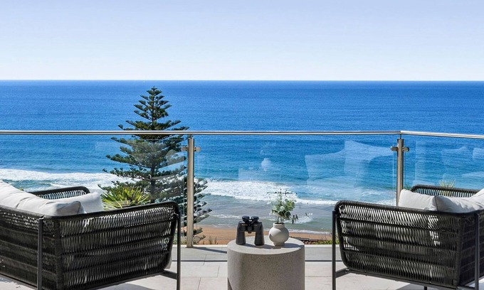 Newport House | Ocean Lux - stunning views over Bungan Beach