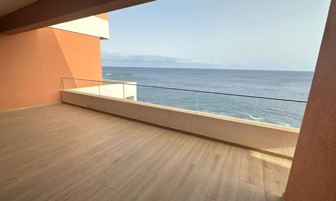 Praia Apartment | Ocean Mirror Apartment in Praia