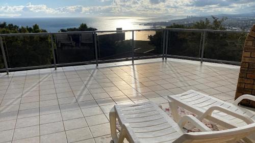 Mountainside Apartment | Ocean & Mountain View Apartment