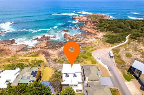 Anna Bay House | Ocean on the Rocks, 1,21 Ocean Ave - waterfront, Wi-Fi, Ducted Air Conditioning