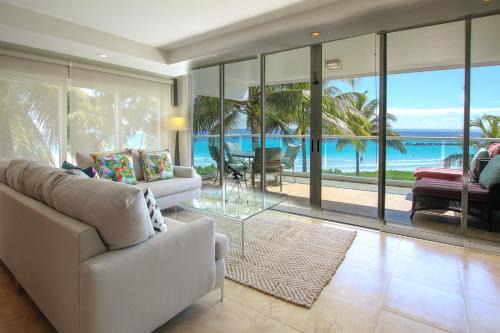 Maxwell Apartment | Ocean One 204 by Bluescape