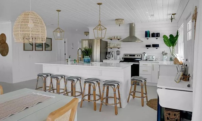 Edisto Island Cottage | Ocean's Eleven Edisto - Cozy Cottage 1 block from the beach!
