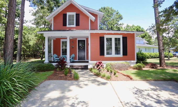 Laurel Grove Cottage | Ocean's Reach Beach home, 2 Golf Carts, 3 BR+Loft, Sleeps 6