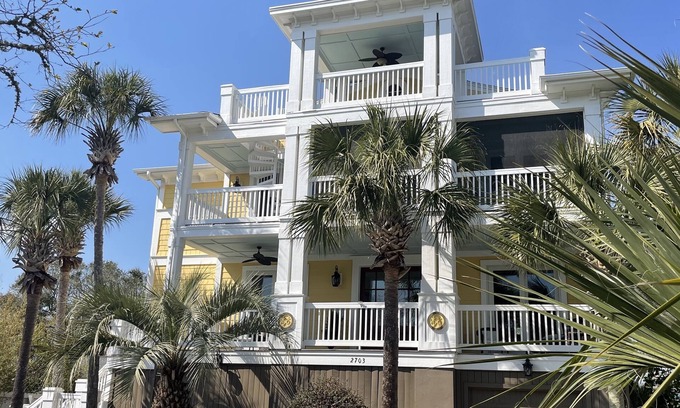 Isle of Palms House | "Ocean's Song" * LUXURY 5BR/6BA HOME, Pool, Elevator * 1 block to beach * 5-STAR