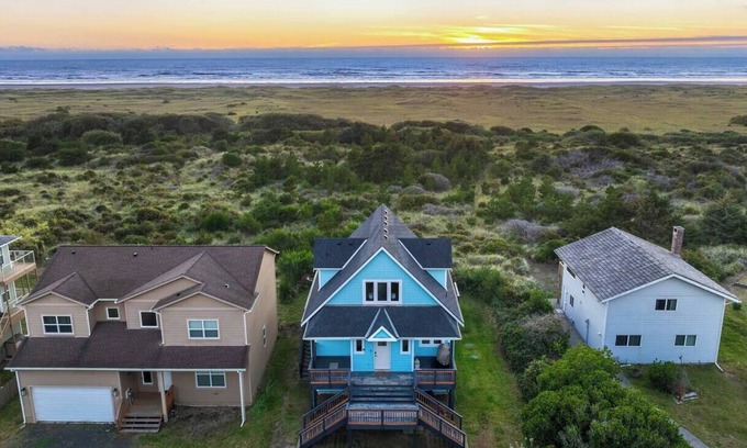 Copalis Beach House | "Ocean Shore Desire" Beach Getaway! Beach/HotTub/Gameroom/Sleeps 10