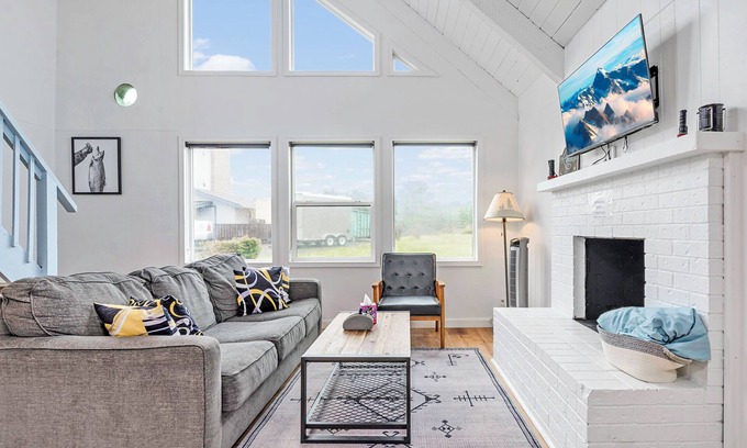 Ocean Shores Ski Chalet | Ocean Shores cozy chalet located within steps from the beach