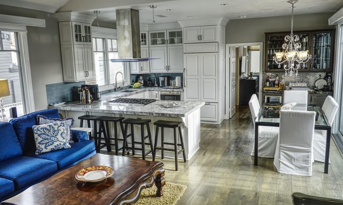 Corona del Mar Condo | Ocean Side of Coast Hwy/Remodeled/Rooftop Deck w/Fire Pit/Short Walk to Beach