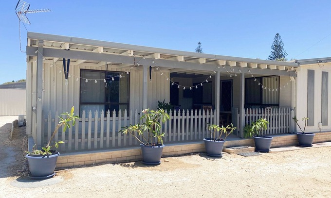Lancelin House | Ocean Spray is a unique & cosy Lancelin beach home