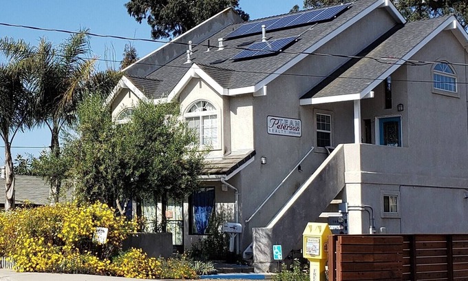 Grover Beach House | Ocean View 1 Bedrm House Sleeps 4, Steps to the Beach & Train Station, Pets O