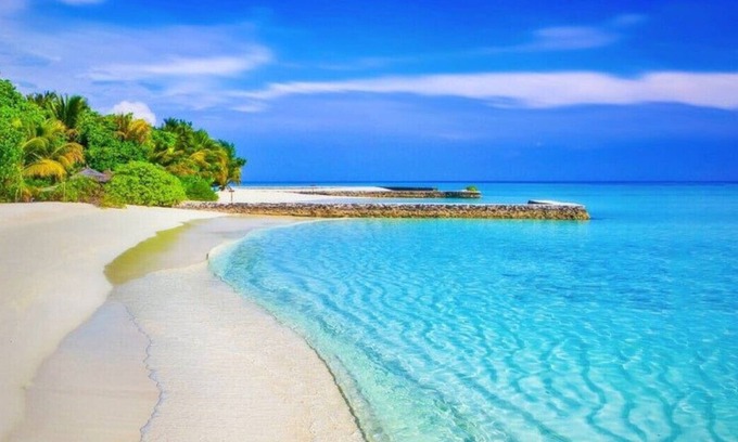 Discovery Bay Villa | Ocean View 2-bedroom villa with AC, WiFi in Discovery Bay Beach/Pool Access