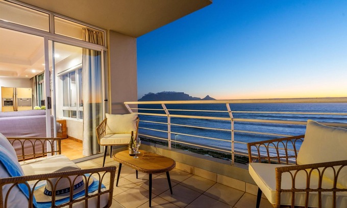 Bloubergstrand Apartment | Ocean View 701