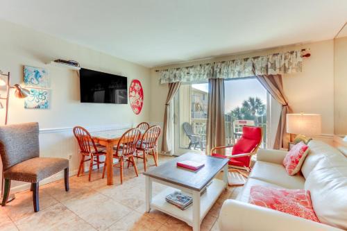 North Forest Beach Apartment | Ocean-View Balcony Beachfront Hilton Head Condo