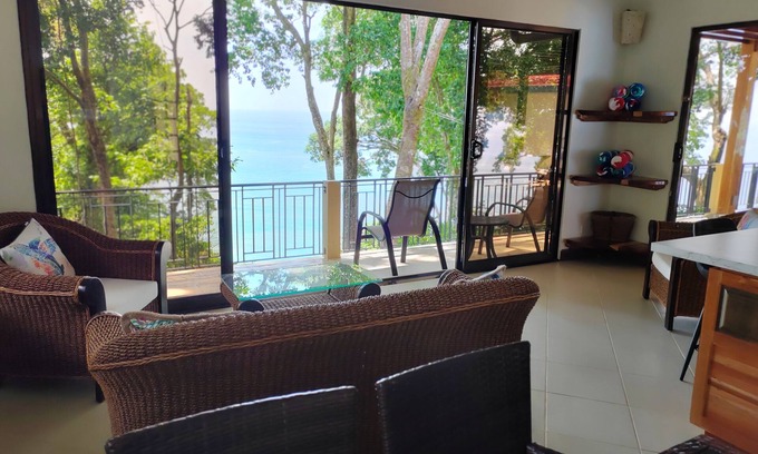 Dominicalito Villa | Ocean view Casa Gauguin.nForget your worries in this spacious and serene space.