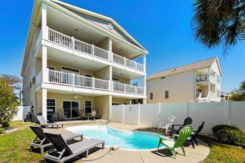 Crescent Beach House | Ocean View Cottage 2