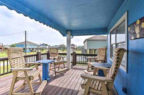 Crystal Beach House | Ocean View, Deck Colorful Crystal Beach Home!