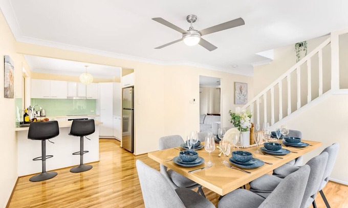 Clontarf House | Ocean View From Balcony 5BR Home w/Pool @Redcliffe