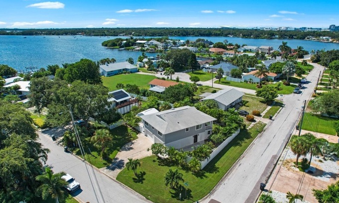 St. Petersburg House | Ocean view from the Balcony ! Close to downtown and beaches