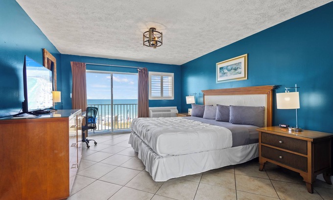 Fort Pierce Hotel | Ocean View Hotel Room with Balcony- King Bed #21