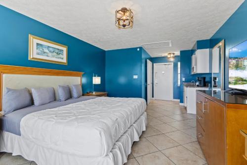 Fort Pierce Hotel | Ocean View Hotel Room with Balcony- King Bed #21