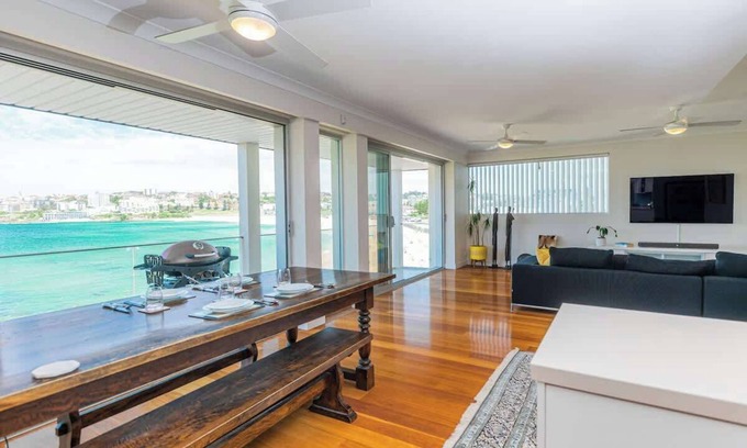 North Bondi Apartment | Ocean view luxury 3 bedroom home with balcony