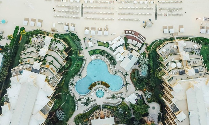 Seven Mile Beach Condo | Ocean View Residence 608 Located at The Ritz-carlton by Redawning