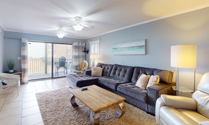 Sneads Ferry Condo | Ocean-view condo with elevator, balcony, W/D, community outdoor pool & grills
