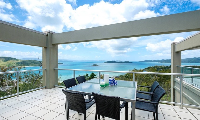 Hamilton Island Apartment | Ocean View Villa 03