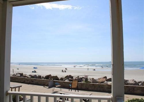 North Myrtle Beach House | Ocean View Villas- First Floor Ocean Front Condo