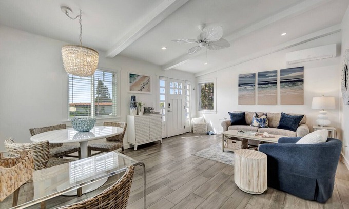 Laguna Beach Cottage | Ocean Views! Detached Villa by Victoria Beach