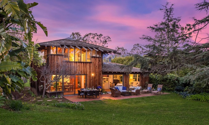 Carpinteria House | Ocean Views, Large gorgeous 2 bedroom 2 bath room 2 minutes to the beach.
