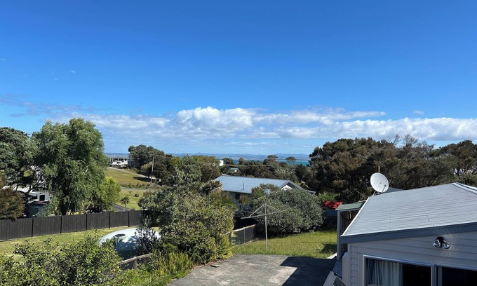 Karkari Peninsula Cottage | Ocean views, short walk to the beach. Close to the winery and great fishing.