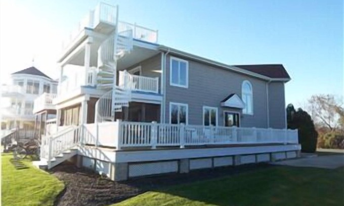 Admiral Estates House | Ocean Views. There is a special feel to this beautiful townhome.
