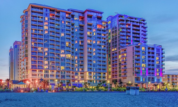 Northeast Virginia Beach Resort | Oceanaire Virginia Beach - 3 BDRM OCEAN FRONT PENTHOUSE 1KG 1 QN 2 DBLS